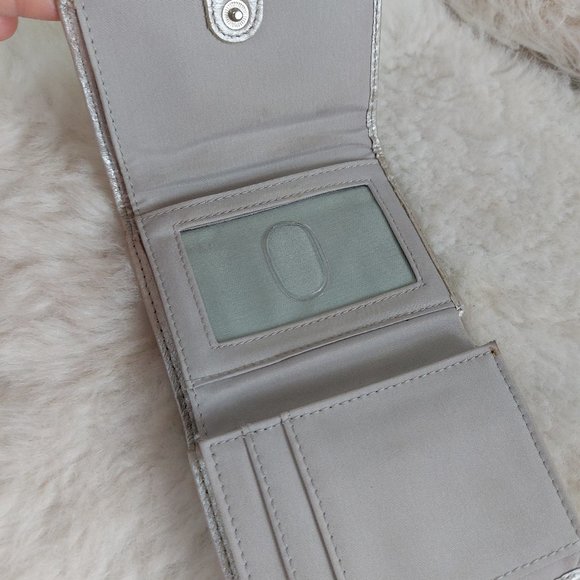 Fossil Women's Silver Leather Trifold Short Wallet - Picture 4 of 10